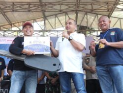 Bupati Zaki Bagikan Doorprize di Puncak Perayaan Hari Buruh