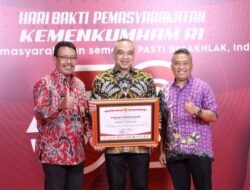 Bupati Zaki Terima Penghargaan Dari Menteri Hukum dan HAM RI