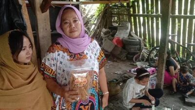 Beginilah Cara Ibu-Ibu UMKM Desa Cikadu Menyulap Gedebong Pisang Jadi Keripik Gedebong Pisang Enak