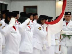 Sambut HUT Ke-78 RI, Bupati Zaki Kukuhkan Pasukan Pengibar Bendera