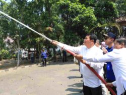 Minimalisir Pencemaran Udara, Sekda Semprotkan Eco Enzim di Kawasan Puspem