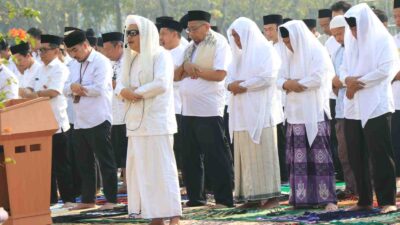 Sekda Gelar Sholat Istisqa Bersama Pegawai