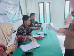 PT. Pos Indonesia Salurkan Daging Ayam Dan Telur Kepada Keluarga Rawan Stunting di Desa Barengkok