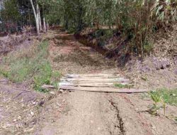 Warga Kampung Cidadap Keluhkan Jalan Rusak, Warga; Semoga Pemerintah Bisa Membangun Infrastruktur Jalan Untuk Kendaraan Roda Empat