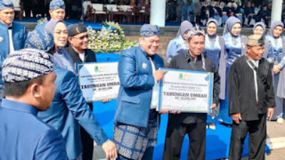 Kado Akhir Tahun Kades Kutamaneuh Dapat Hadian Umroh Dari Pajak PBB Mencapai 100% Ditahun 2023