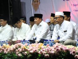 Jelang Pergantian Tahun, Puluhan Anak Cuci Kaki Ibunya di Kecamatan Kosambi