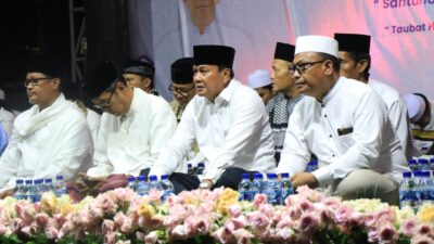 Jelang Pergantian Tahun, Puluhan Anak Cuci Kaki Ibunya di Kecamatan Kosambi