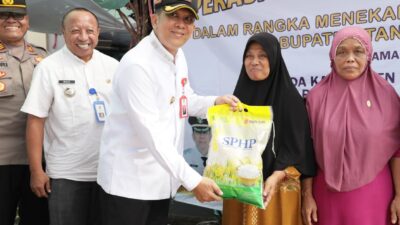 Tekan Laju Inflasi, Pemkab Tangerang Gelar Operasi Pasar Beras Murah