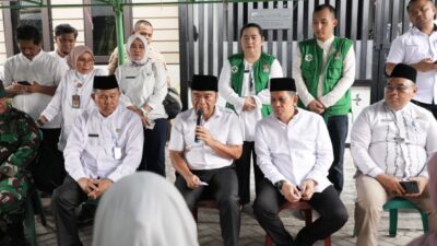 Pj Bupati Tangerang Dampingi Pj Gubernur Banten Berikan Santunan Kepada Keluarga KPPS yang meninggal