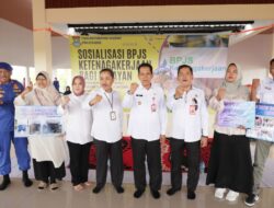 Pj Bupati Berikan Premi Jaminan BPJS 300 Nelayan Kabupaten