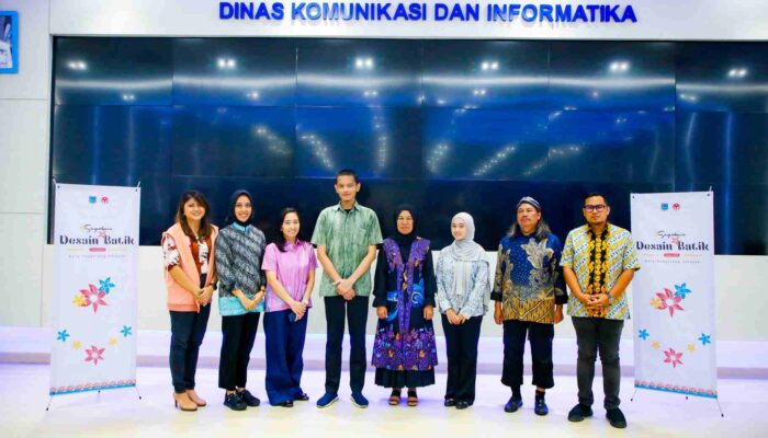 Di Hadapan Wakil Wali Kota Tangsel, Rizki Risandi Jadi Pemenang Sayembara Desain Batik Tangsel 2024