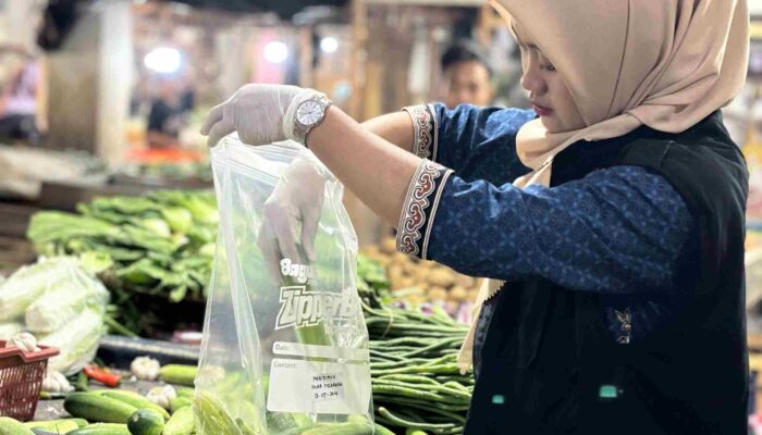 DPKP Bersama Badan Pangan Nasional Pantau Harga Di Pasar Gudang Tigaraksa