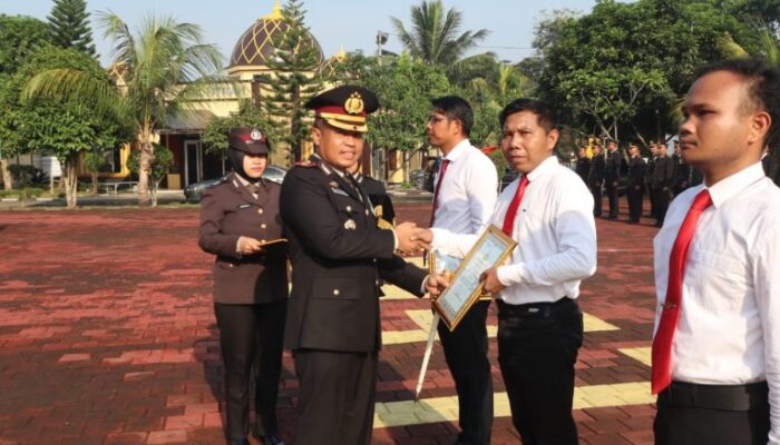 Peringati Upacara Hari Kesaktian Pancasila, Kapolres Lebak berikan Penghargaan kepada Personil Berprestasi