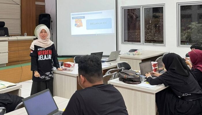 Tutor PKBM Nurul Fata Menjadi Fasilitator Komunitas Belajar untuk 10 PKBM di Cianjur
