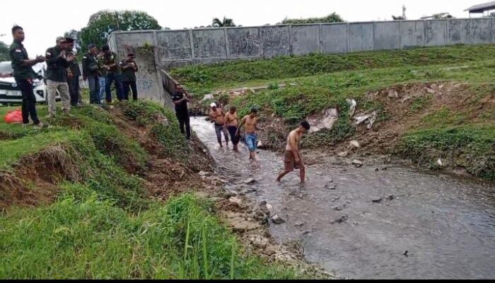 Gelar Aksi Peduli Lingkungan (APEL) Forwatu Banten Lepas Puluhan Ikan di Lokasi Sungai Tercemar Limbah dekat Industri PT. Indah Kiat