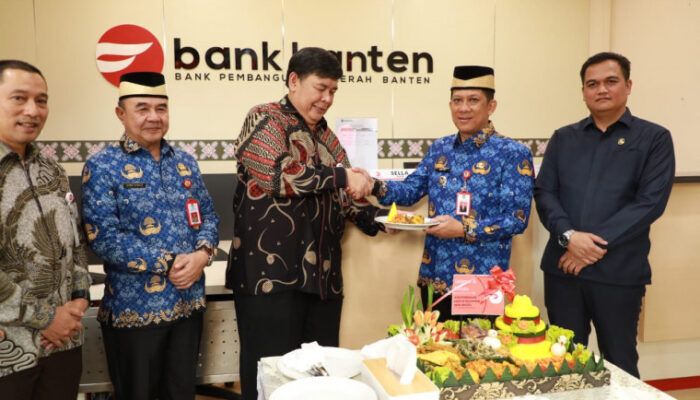 Fokus Layanan Digital, Pj Bupati Tangerang Resmikan KCP Bank Banten