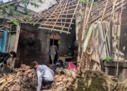 Rumah Warga di Kemiri Roboh Diterjang Angin Kencang