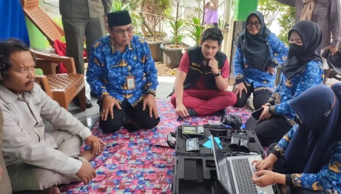 Jemput Bola Rekam KTP-el, Kecamatan Ciledug Bantu Lansia dan ODGJ