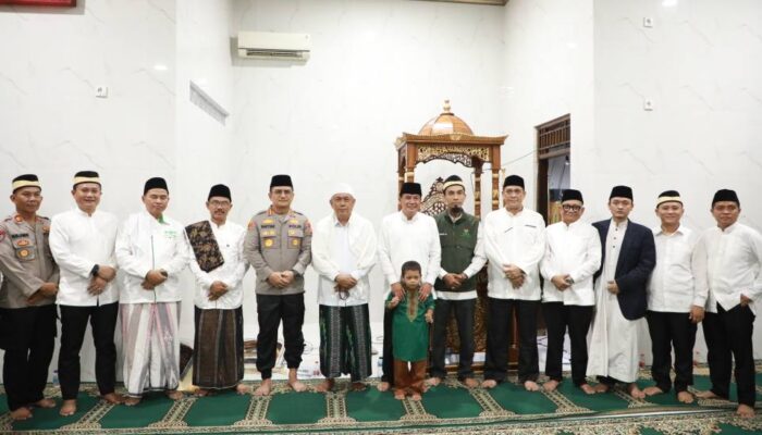 Bupati Tangerang Blusukan Tarawih: Serap Aspirasi Warga Hingga Dini Hari!
