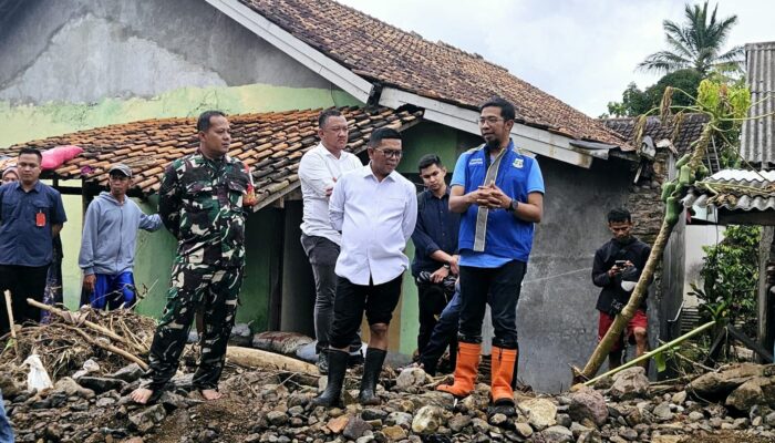 Dampak Banjir Bandang, Gubernur Banten Tinjau Langsung Pendangkalan Sungai di Citasuk
