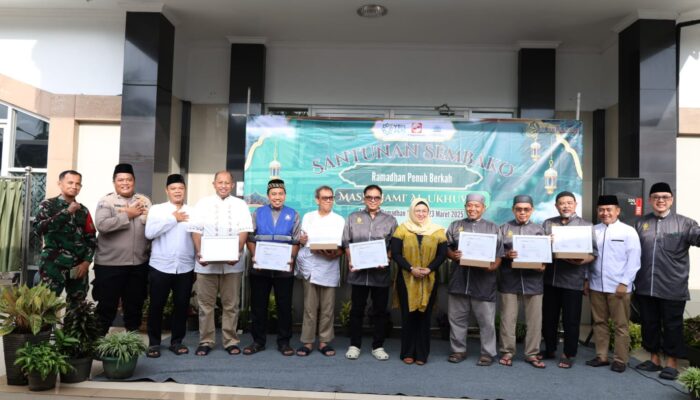 Wabup Tangerang Hadiri Ramadan Berkah, Santuni Ribuan Warga dengan Sembako