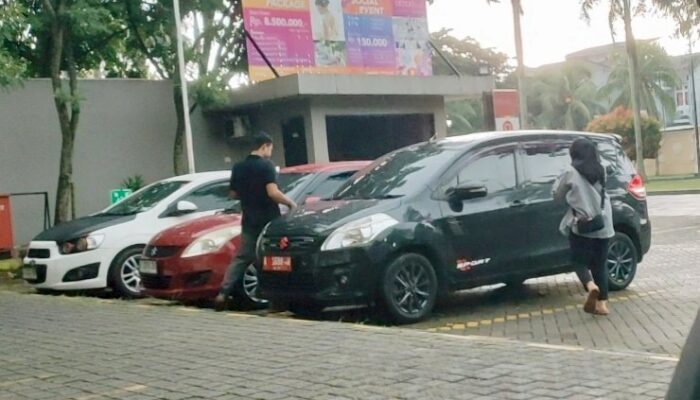 Kepergok Mobil Dinas Terparkir di Hotel, Diduga Oknum ASN Terciduk Bersama Pasangan