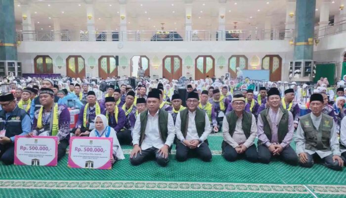 Jemaah Haji Kloter 29 JKG Kabupaten Tangerang Diberangkatkan, Kemenag Ingatkan Jaga Kesehatan di Tengah Cuaca Panas