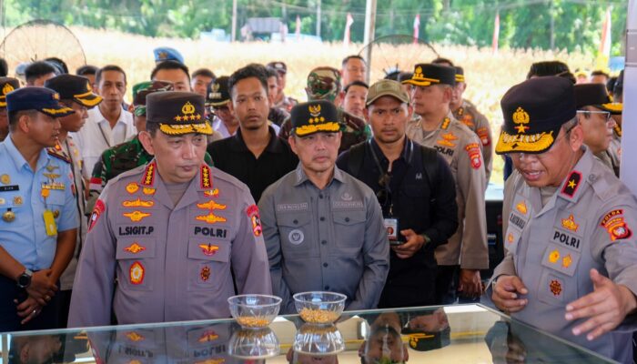 Dampingi Presiden, Kapolri Tinjau Persiapan Panen Raya Jagung dan Kunjungi Kalbar