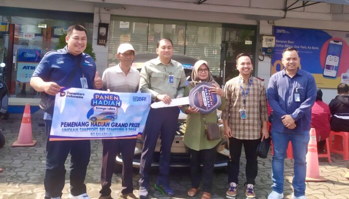 Nasabah Setia BRI Balaraja Bawa Pulang Mobil Ertiga dari Panen Hadiah Simpedes