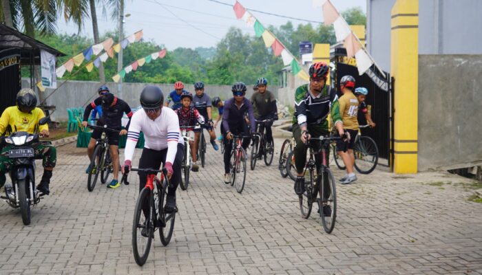 Tingkatkan Kebugaran, Danrem 064/MY dan Anggota Gowes Bersama di Serang