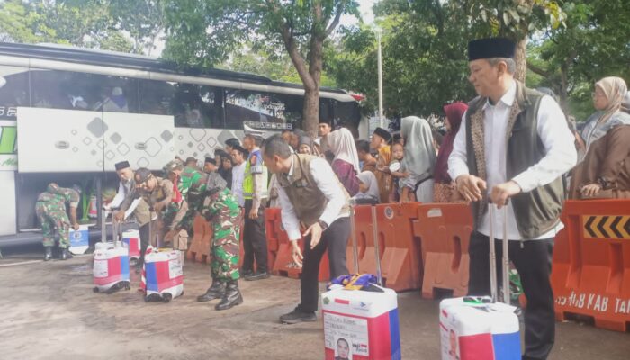 Ratusan Jemaah Haji Kloter Terakhir Kabupaten Tangerang Disambut Bahagia Keluarga