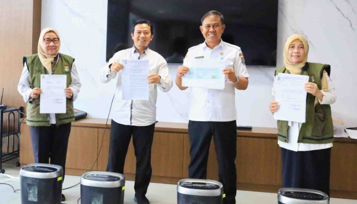 Jaga Tertib Administrasi, Kesbangpol Kabupaten Tangerang Musnahkan 123 Arsip Inaktif