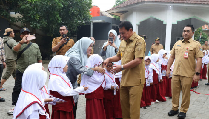 Hari Pertama Sekolah, Bupati Tangerang Pastikan Proses Belajar Mengajar Lancar