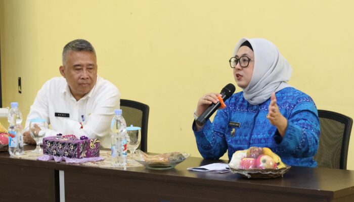 Wabup Intan Tutup Pelatihan BOS, Ingatkan Pentingnya Integritas dan Tanggung Jawab