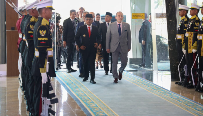 Andra Soni Dampingi Mendag Sambut Kedatangan Presiden Peru di Bandara Soetta