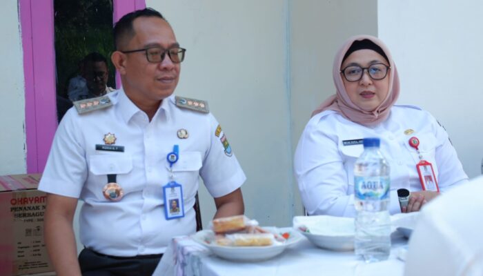 Wabup Intan Serahkan Hasil Program Bedah Rumah di Kecamatan Solear