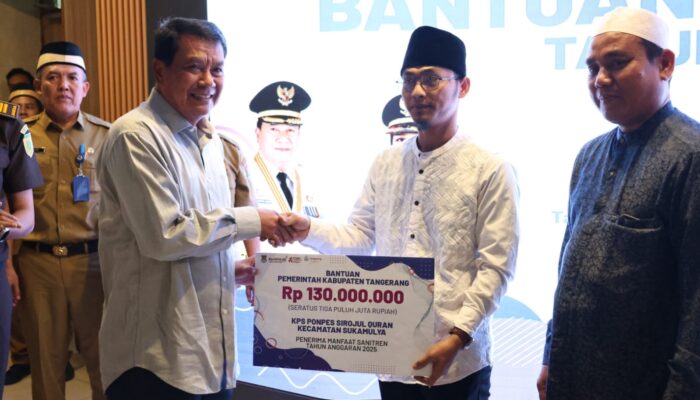 Bupati Tangerang Serahkan Bantuan Sanitren 2025, 821 Pesantren Kini Miliki Fasilitas Sanitasi