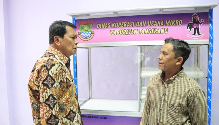 Bupati Tangerang Salurkan Bantuan Usaha untuk 52 UMKM di Kecamatan Legok