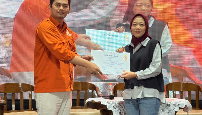 Alumni Inspiratif, Apt. Putri Permata Sari Beri Motivasi Ribuan Mahasiswa Baru UBK