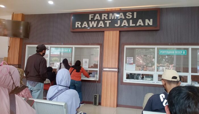 Diduga Pelayanan Loket Farmasi RS Adjidarmo Buruk, Pasien Mengaku Kecewa