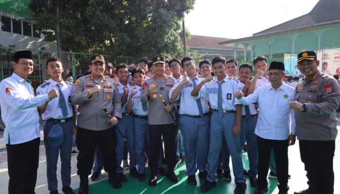 Kapolda Banten Ajak Pelajar Tanamkan Nilai Pancasila Menuju Indonesia Emas 2045