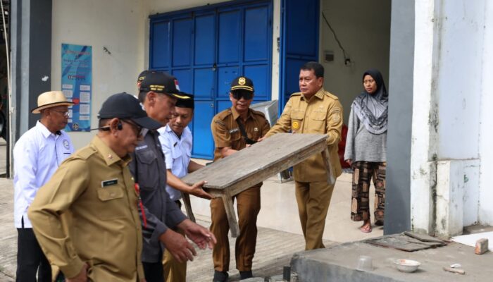 Bupati Tangerang Turun Tangan Normalisasi Gorong-Gorong Villa Tangerang Elok, Warga Sukarela Bongkar Bangunan