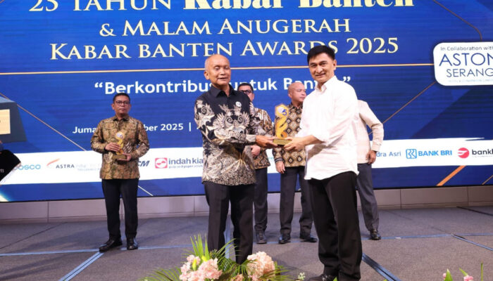 Wagub Banten Raih Penghargaan Pemimpin Daerah Inspiratif dan Peduli Sosial