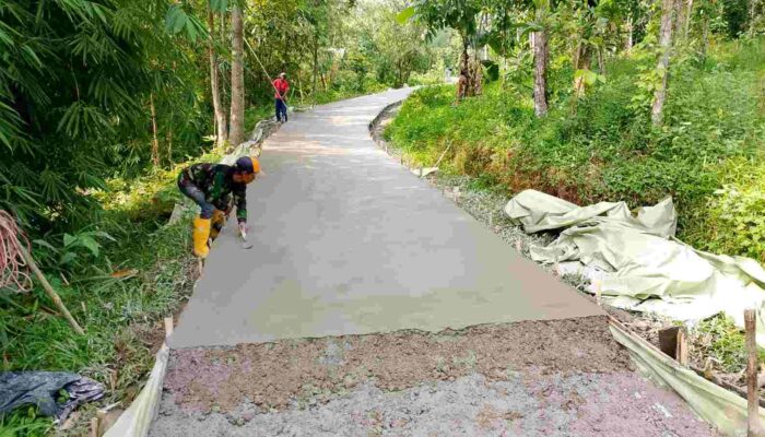 Desa Sukajaya Bangun Jalan Beton 135 Meter, TPK Tegaskan Pekerjaan Sesuai Spesifikasi