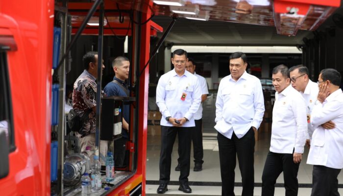 Negara Untuk Masyarakat, Menko Polkam Kirim Bantuan Tambahan 4 Ton Logistik dan Satu Unit Mobil Water Treatment ke Aceh