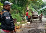 Kades Neglasari Tinjau Langsung Pembangunan Rabat Beton di Kampung Cikeuyep