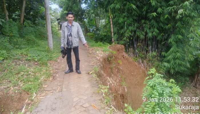 Paving Blok Jalan Desa Sukaraja Amblas, Warga Soroti Dugaan Penggalian Tanah oleh Oknum RT