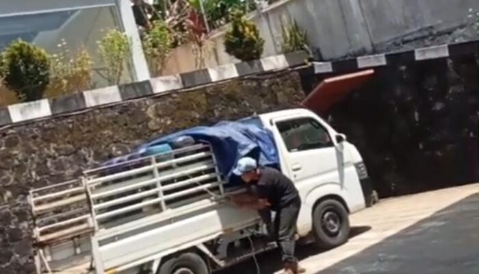 Diduga Penyalahgunaan BBM Pertalite di SPBU Tegal Buleud, Mafia BBM Gunakan Puluhan Jerigen