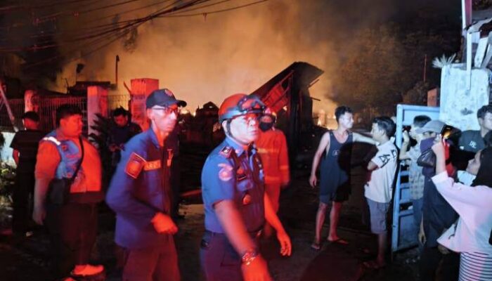 Rumah Makan Sambal Gledek di Karawaci Dilalap Si Jago Merah, BPBD Kerahkan 53 Personel