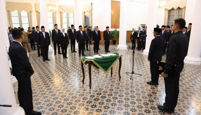 Lantik 10 Pejabat Pemprov Banten, Gubernur Andra Soni Terapkan Manajemen Talenta Berbasis Kinerja